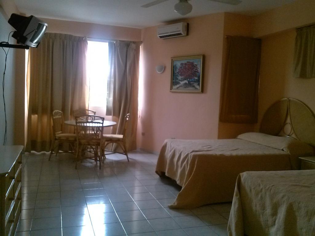 סנטיאגו דה לוס קבאלרוס Apartahotel Jardines Metropolitanos מראה חיצוני תמונה