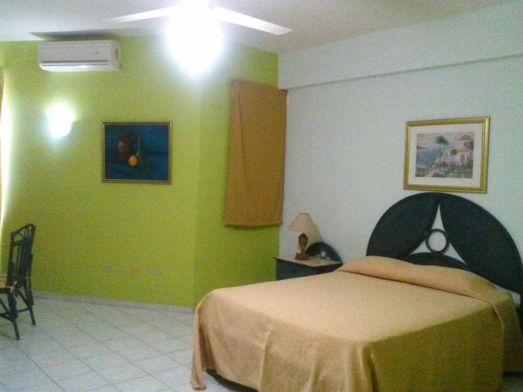 סנטיאגו דה לוס קבאלרוס Apartahotel Jardines Metropolitanos חדר תמונה