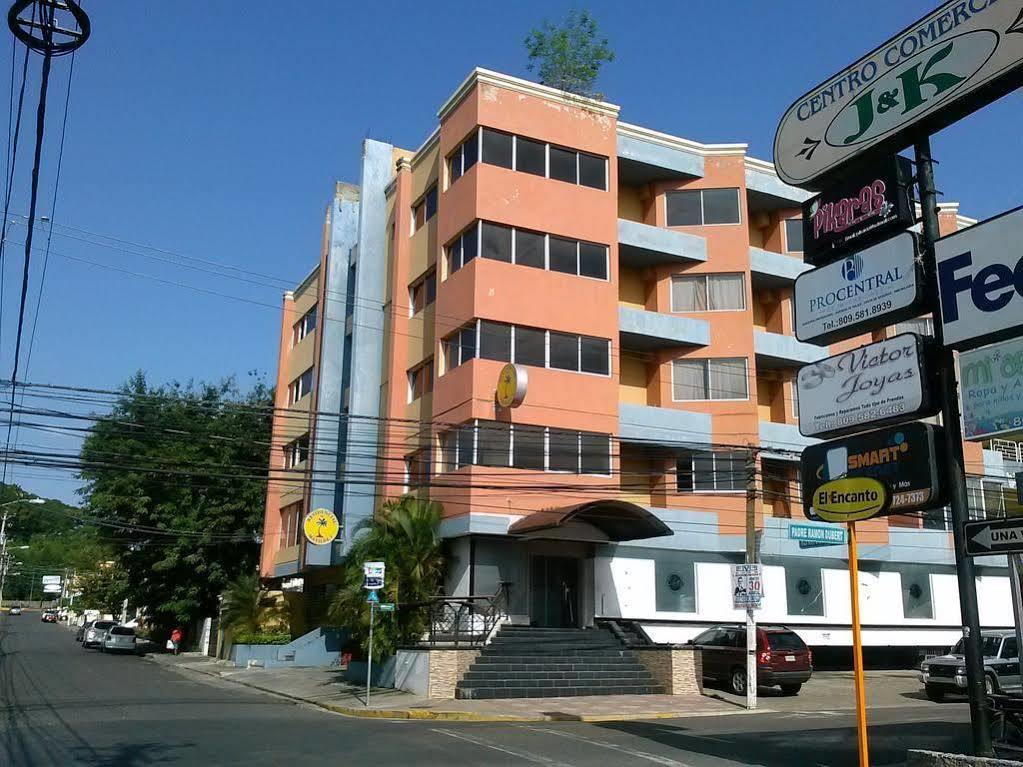 סנטיאגו דה לוס קבאלרוס Apartahotel Jardines Metropolitanos מראה חיצוני תמונה