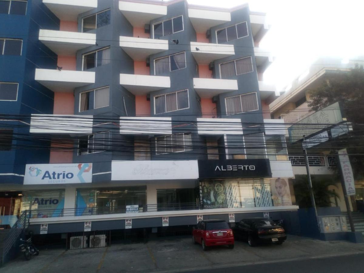 סנטיאגו דה לוס קבאלרוס Apartahotel Jardines Metropolitanos מראה חיצוני תמונה